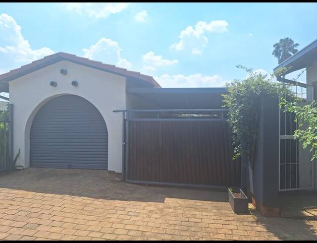 2 BEDROOM HOUSE FOR SALE IN HUNTINGDON